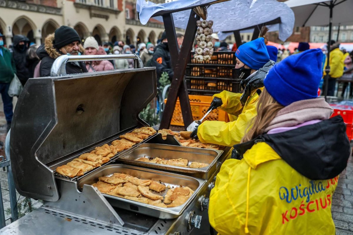 Wigilia dla potrzebujących znów w Krakowie. Pomóż stworzyć świąteczne paczki!