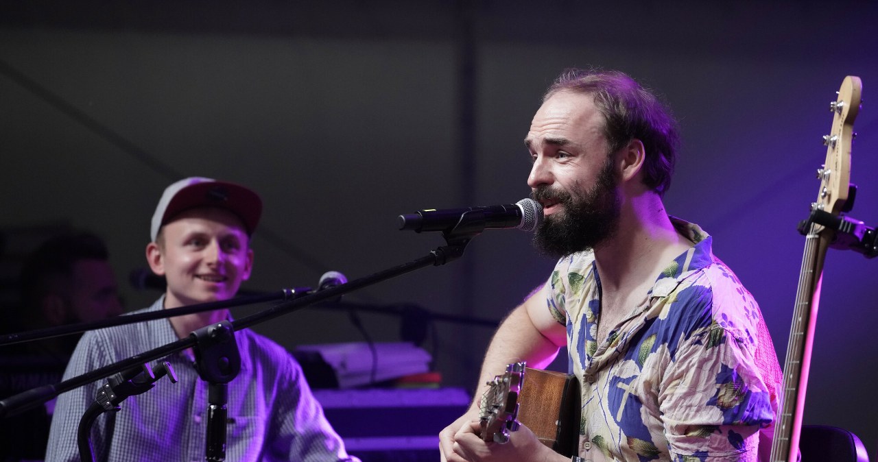 Stara Rzeka „Wynoś się z mojego domu”: Słuchaczu, czy Ci „niezal”?