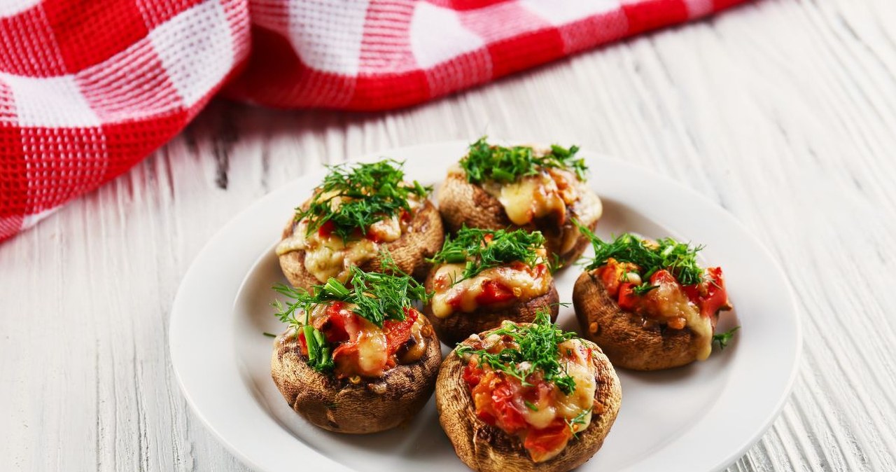 Faszerowane grzyby na Wigilię. Prosty przepis na świąteczną przystawkę