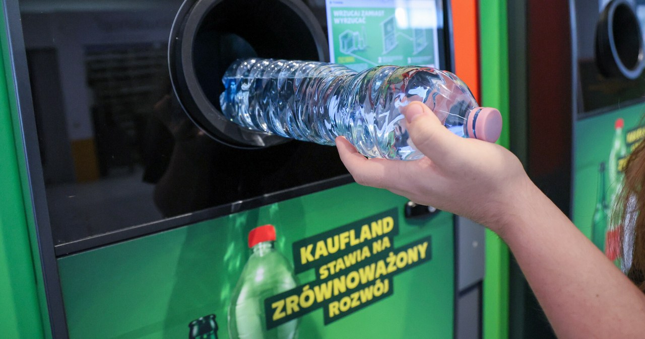 Kłótnia o system kaucyjny. Kasjerka nie chciała wydać gotówki Kłótnia o system kaucyjny. Kasjerka nie chciała wydać gotówki