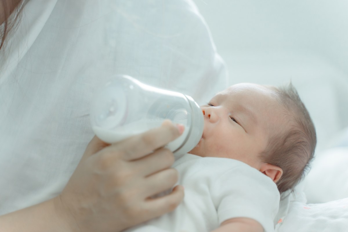 Ostrzeżenie GIS. Groźna bakteria w popularnym mleku dla niemowląt