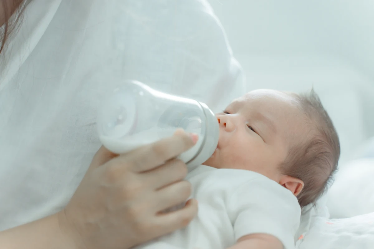 Główny Inspektorat Sanitarny wydał pilne ostrzeżenie dotyczące dwóch partii mleka modyfikowanego NAN Optipro Plus 1. W produktach wykryto obecność niebezpiecznego mikroorganizmu Bacillus cereus. Konsumenci proszeni są o niespożywanie wskazanych partii i kontakt z lekarzem w przypadku wystąpienia objawów choroby.