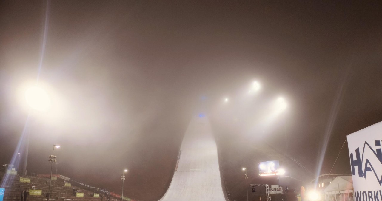 Pędzą prawie 100 km/h we mgle. "Było przerażająco"