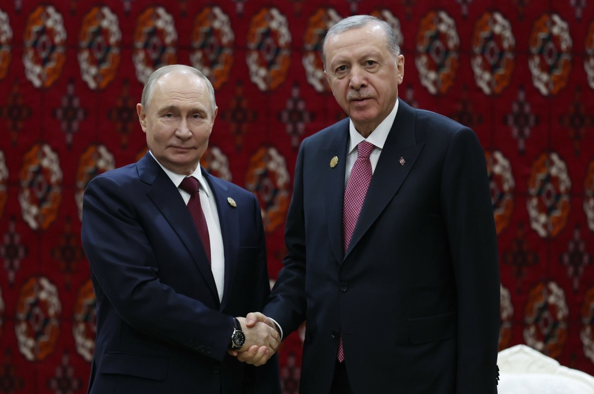 Uścisk dłoni z Putinem i słowa o Ukrainie. Erdogan czuje szanse na pokój