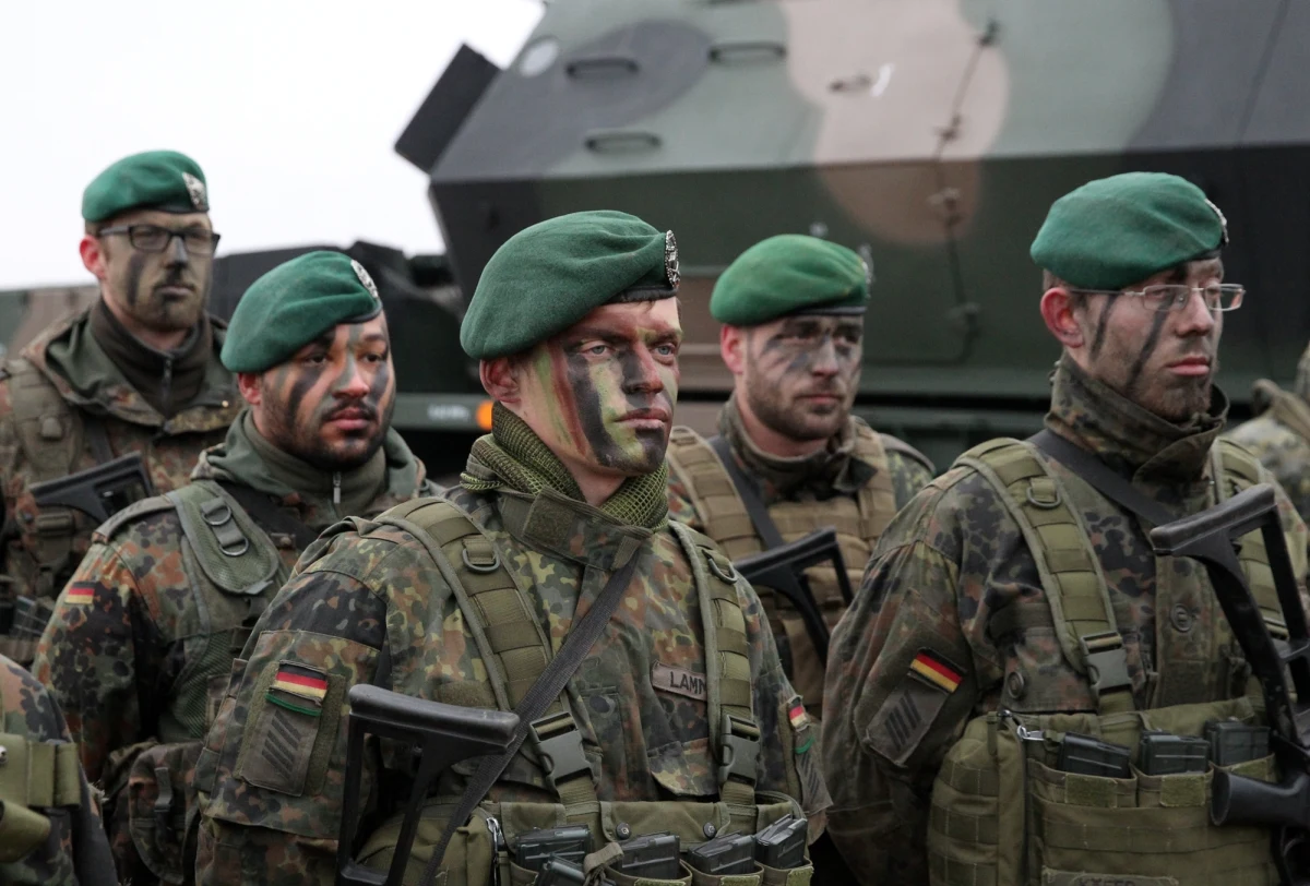Od kwietnia 2026 roku żołnierze Bundeswehry będą wspierać Polskę w zabezpieczaniu wschodniej granicy z Białorusią i Rosją – poinformował dziennik "Bild". Niemieccy wojskowi mają wziąć udział w działaniach inżynieryjnych w ramach operacji "Tarcza Wschód", która trwa od maja 2024 roku.