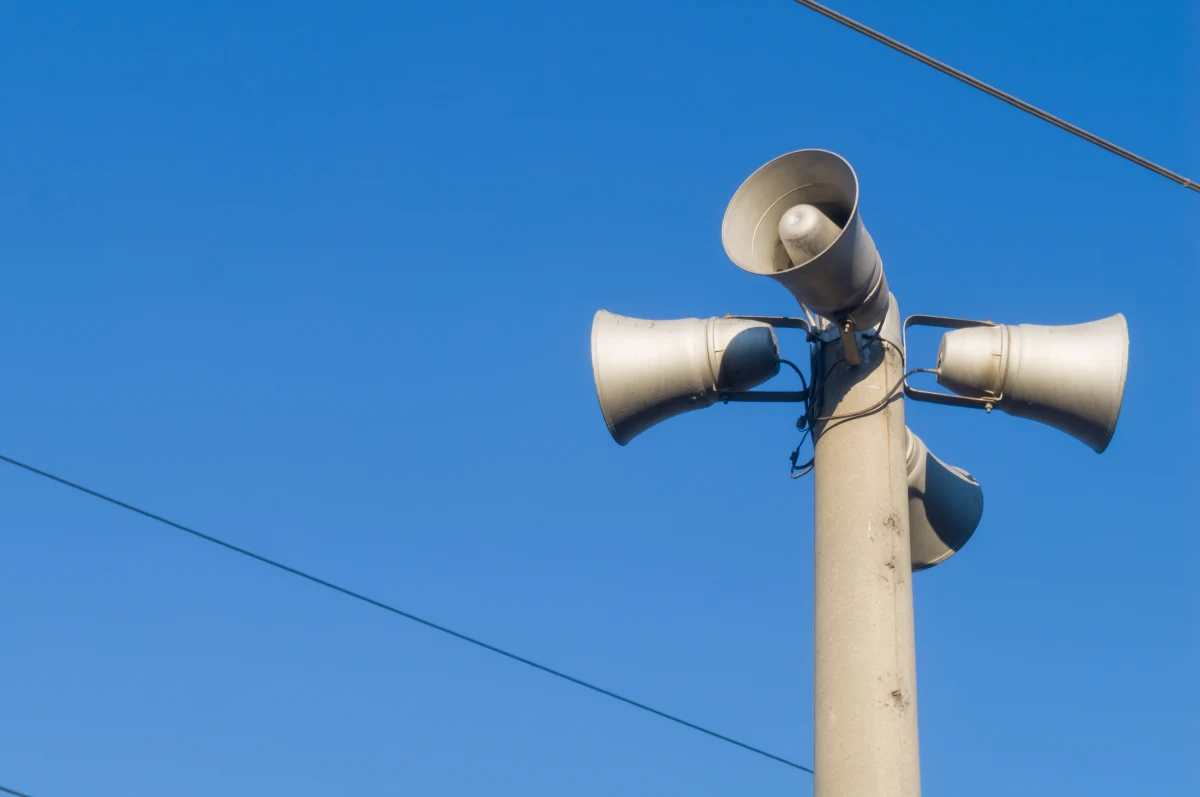 Od poniedziałku, 15 grudnia, do czwartku, 18 grudnia, w godzinach od 8:00 do 15:00 na terenie całego województwa mazowieckiego przeprowadzony zostanie test systemu alarmowania i ostrzegania ludności. W tym czasie mieszkańcy mogą usłyszeć sygnały dźwiękowe emitowane przez syreny alarmowe. Emitowane sygnały nie oznaczają realnego zagrożenia.