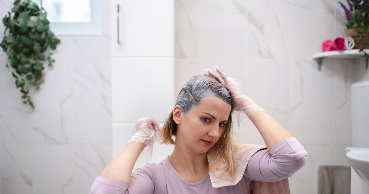 Przyciemnia siwiznę bez farbowania. gwałtownie zobaczysz efekt