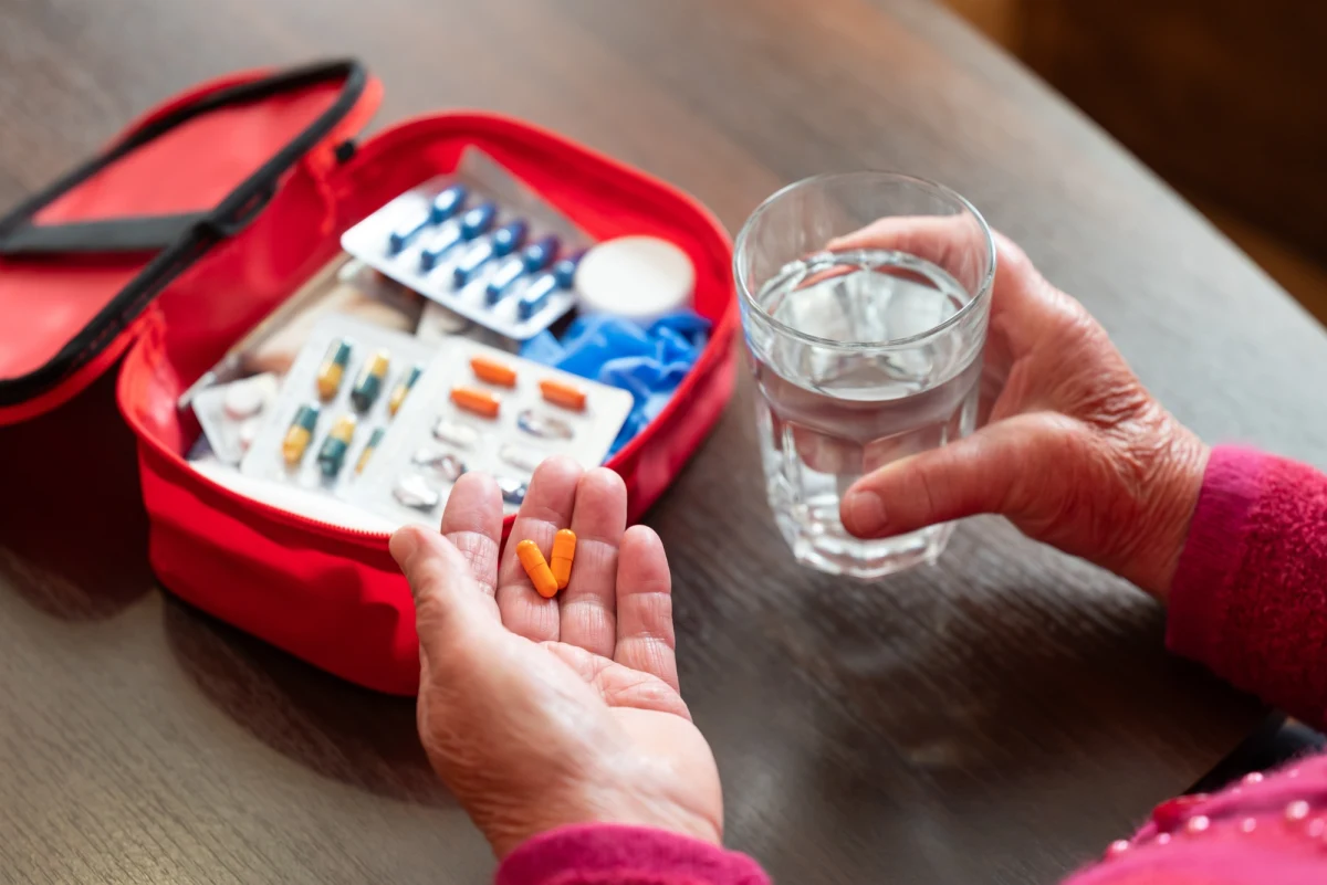 Resort zdrowia nie planuje ograniczać dostępności darmowych leków dla seniorów i dzieci - zapewniła wiceminister Katarzyna Kacperczyk. Zaznaczyła jednocześnie, że ministerstwo przeanalizuje listy darmowych lekarstw.