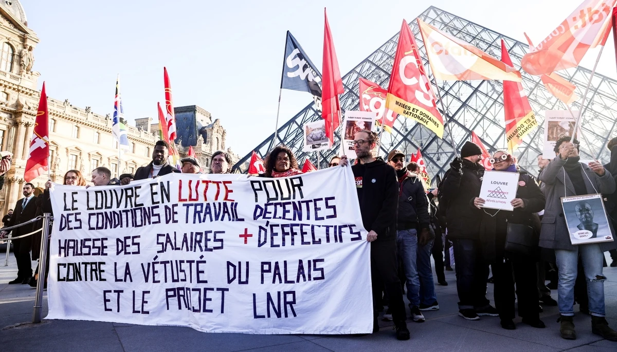 Luwr w poniedziałek nie został otwarty dla zwiedzających. Związki zawodowe poinformowały, że na porannym zebraniu znaczna część pracowników muzeum poparła wezwanie do strajku tego dnia.