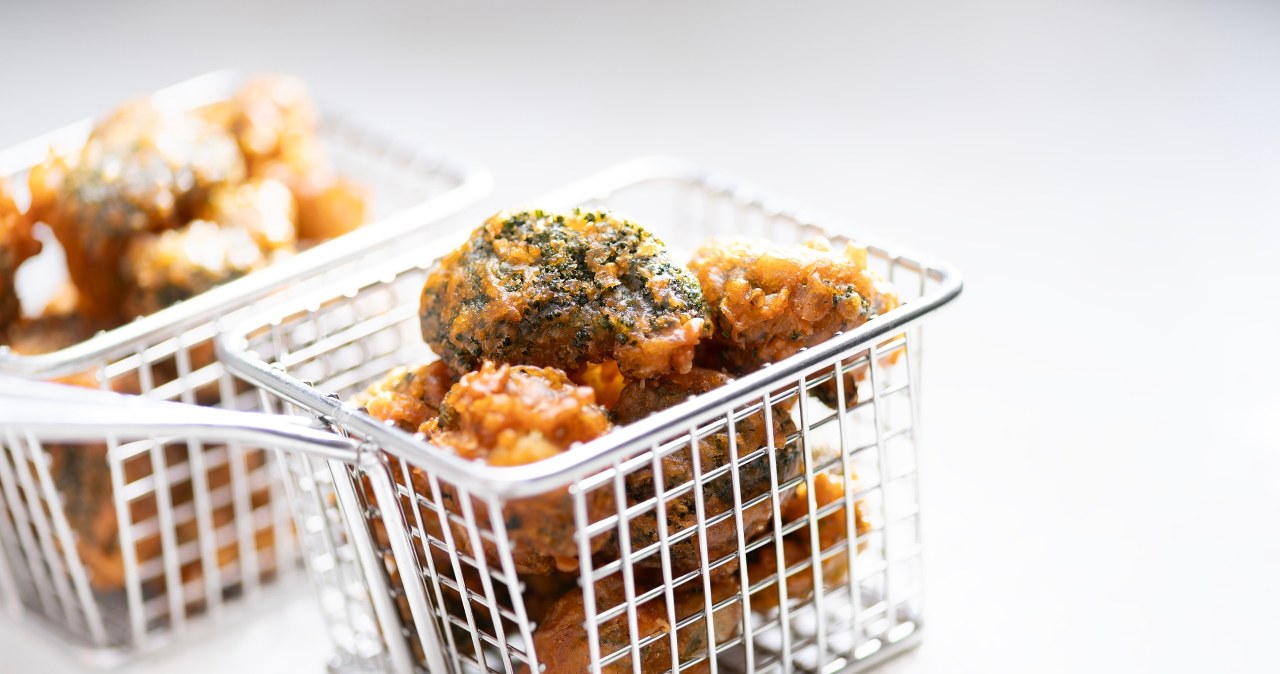 Biją na głowę frytki i krążki cebulowe. Ta przekąska robi furorę