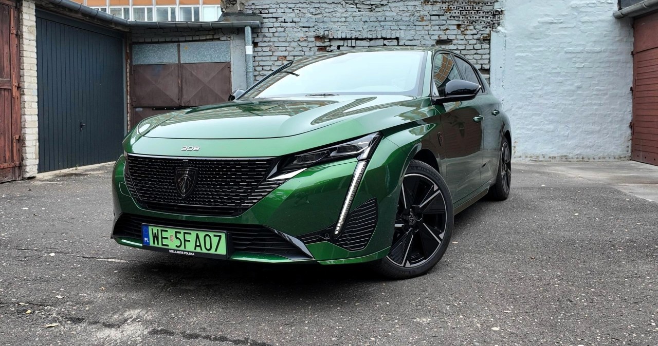 Peugeot E-308 przed liftingiem droższy o 7,4 tys. niż po. Kiedy warto?