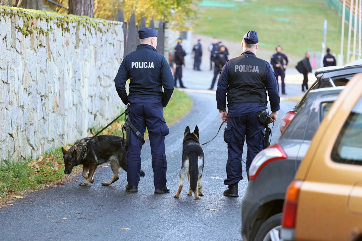 Zgłoszenie mieszkanki Koszalina (woj. zachodniopomorskie) postawiło w poniedziałek na nogi całą policję w mieście i regionie. Kobieta wszczęła alarm po tym, jak mężczyzna wyrwał z jej rąk 10-miesięcznego synka i odjechał z nim samochodem w nieznanym kierunku. 38-latka, podejrzanego o uprowadzenie dziecka, udało się dopaść w rejonie Kołobrzegu.