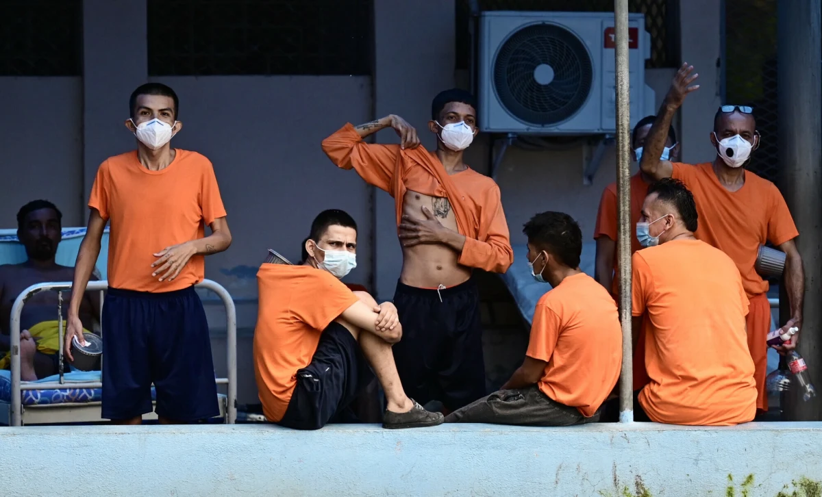 Władze Ekwadoru potwierdziły śmierć 15 więźniów w zakładzie karnym Litoral w Guayaquil, największym mieście kraju. Rodziny zmarłych podejrzewają epidemię gruźlicy, jednak rząd stanowczo odrzuca te zarzuty. Przyczyny zgonów mają wyjaśnić lekarze.