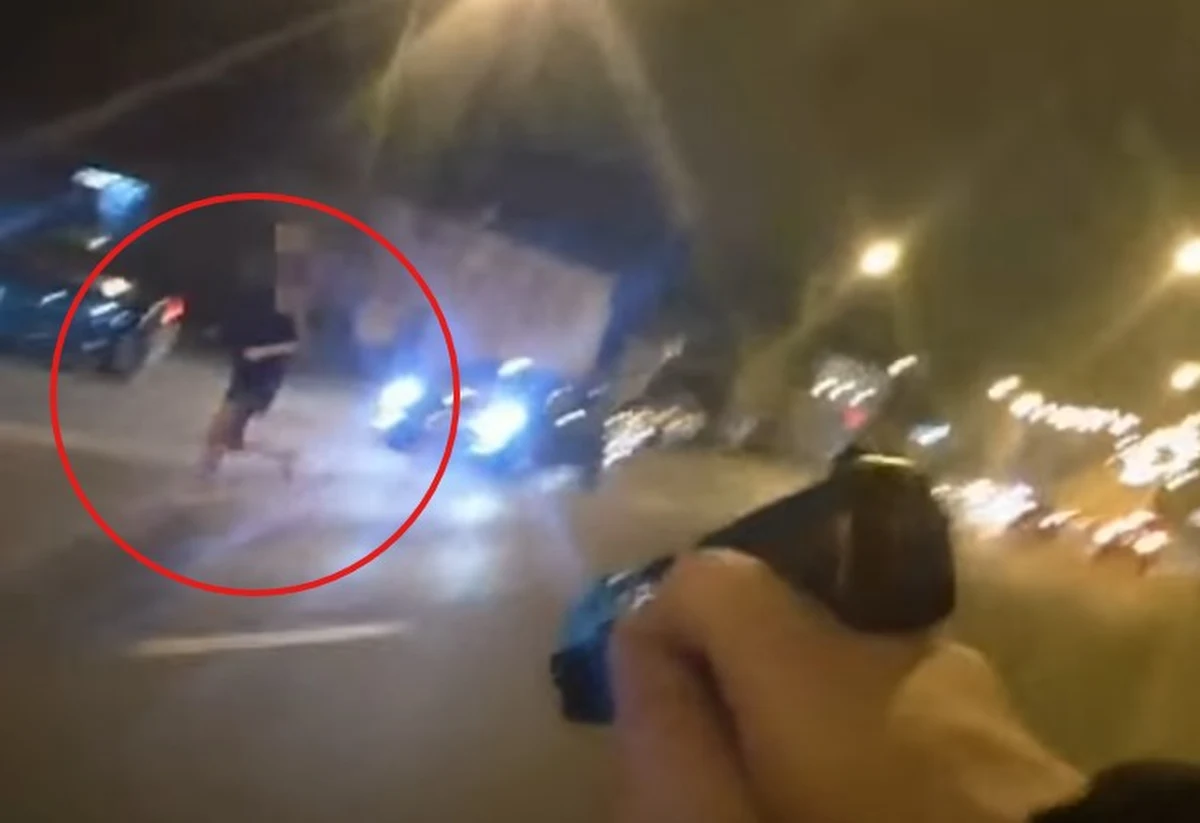 Zarzut usiłowania czynnej napaści na policjanta, nieumyślnego spowodowania uszczerbku na zdrowiu oraz gróźb karalnych usłyszała 26-latka, która w sobotę chodziła po ulicach Radomia z dużym nożem. Gdy zainterweniowała wobec niej policja, jeden z funkcjonariuszy został lekko ranny.