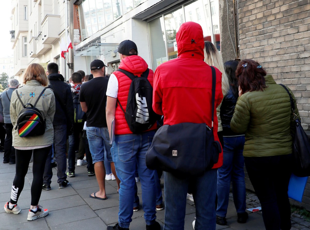 Rząd wygasza po cichu pomoc Ukraińcom. "Presja weta działa"