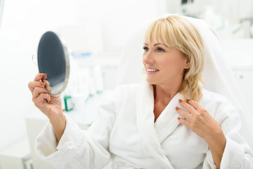 Po czterdziestce skóra zimą robi się matowa. Jeden składnik przywraca blask