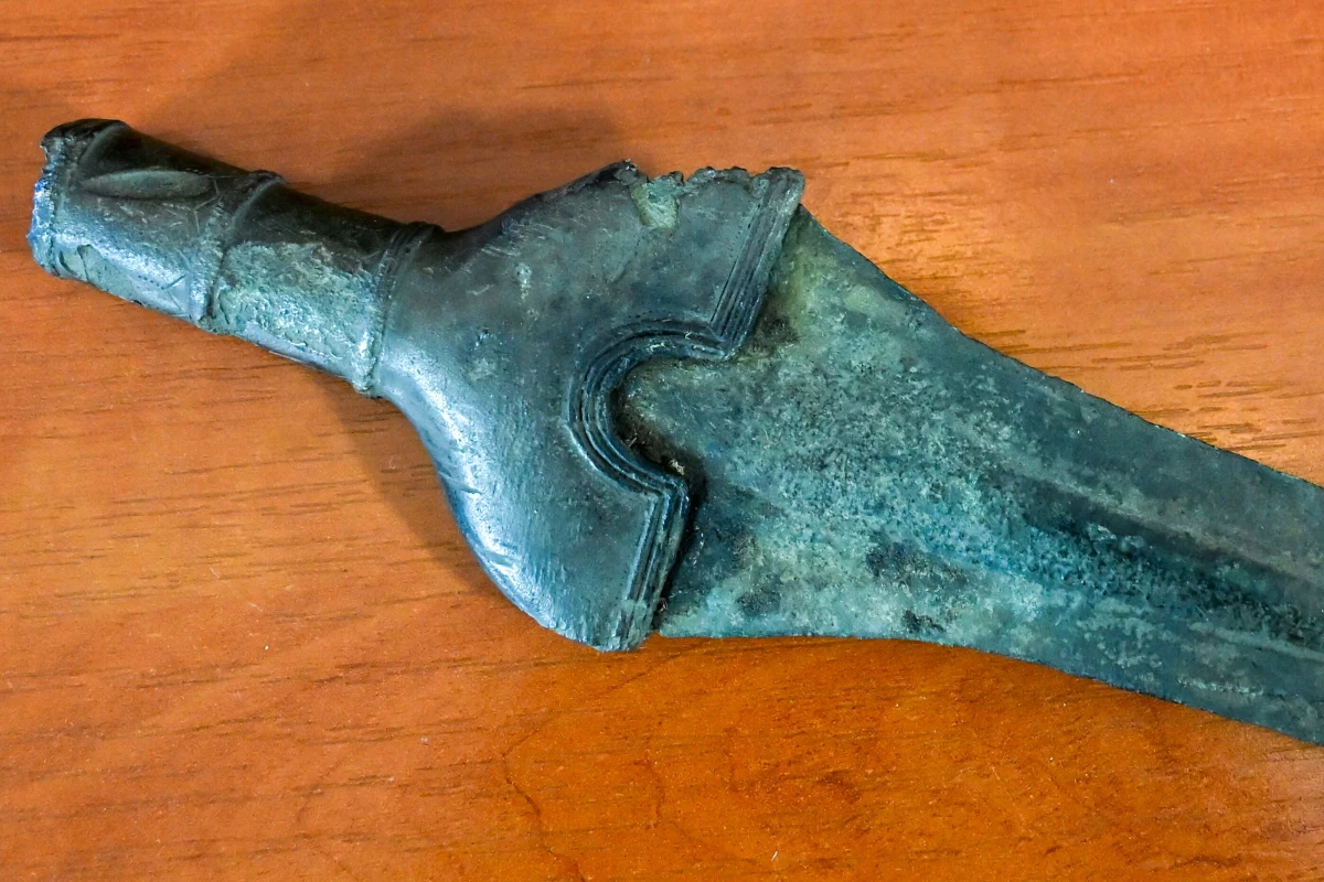 Muzeum Regionalne w Szczecinku zaprezentowało nowe eksponaty, które trafiły do placówki. Odnaleziono je w trakcie prac archeologicznych w okolicy miejscowości Grzmiąca.