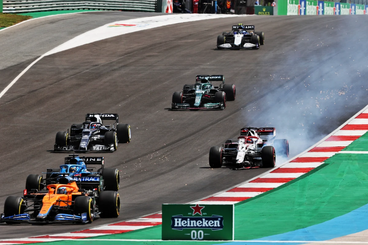 Portugalskie Portimao wraca do kalendarza Formuły 1 na 2027 i 2028 rok. Zastąpi rundy na torze Zandvoort w Holandii. Ostatni raz wyścigi o Grand Prix Portugalii odbywały się na torze Autodromo Internacional do Algarve w 2020 i 2021 roku.
