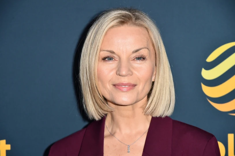 Wyszczuplają ciało, odejmują lat. Te stylizacje zrobią furorę w czasie świąt