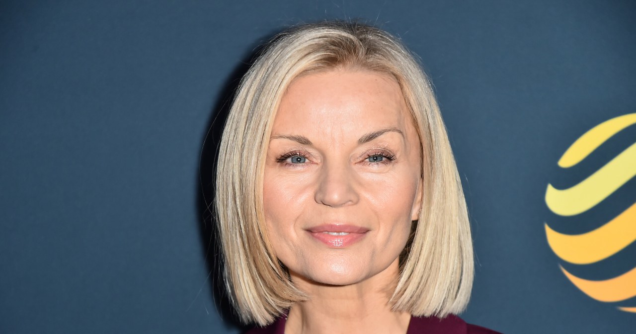 Wyszczuplają ciało, odejmują lat. Te stylizacje zrobią furorę w czasie świąt