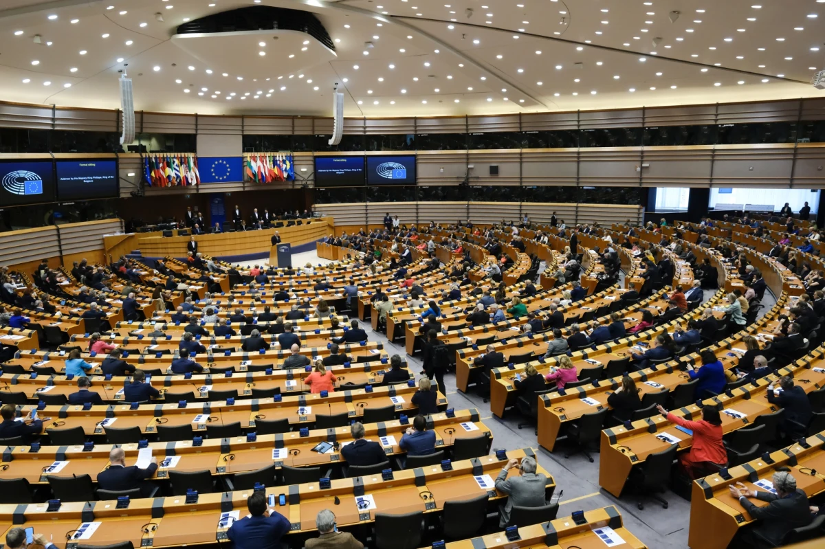 Parlament Europejski podjął kluczową decyzję w sprawie umowy UE z Mercosur. Europosłowie przegłosowali wzmocnioną klauzulę ochronną. Ma to pozwolić na szybszą reakcję Unii w razie spadku cen produktów takich jak wołowina i jaja wskutek importu z krajów tego bloku Ameryki Południowej.