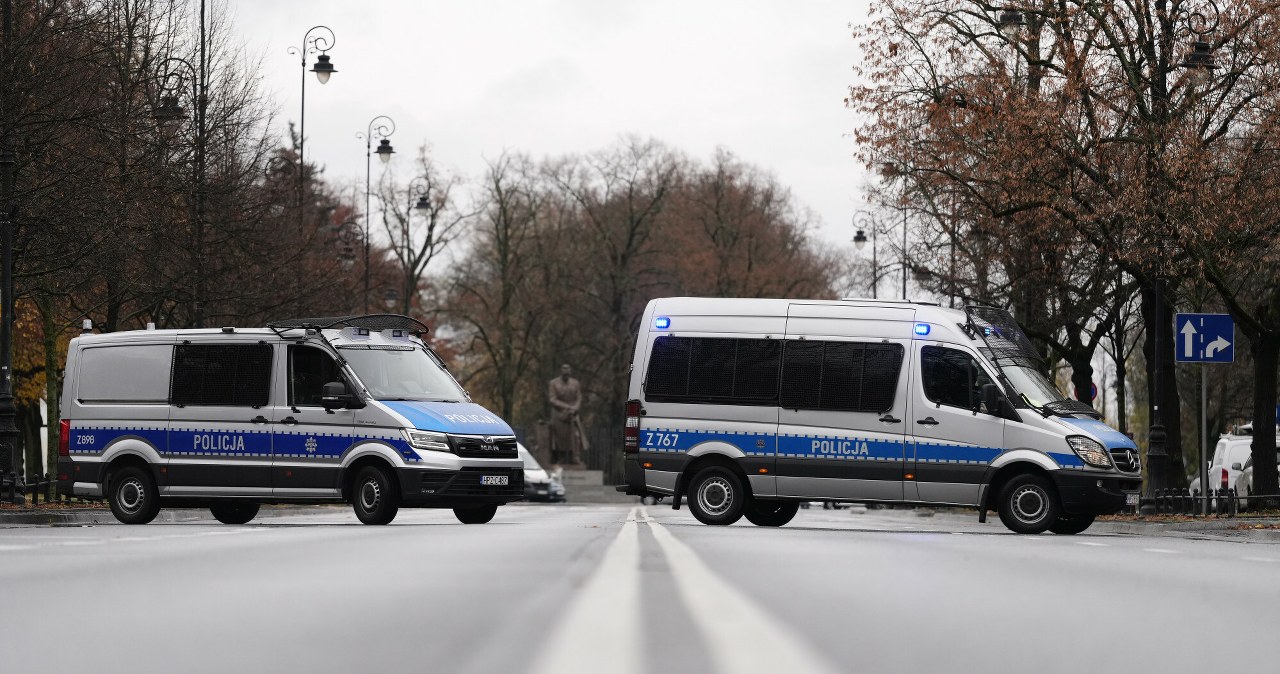 Tarnobrzeg. 14-latek z maczetą w szkole. Akcja służb Tarnobrzeg. 14-latek z maczetą w szkole. Akcja służb