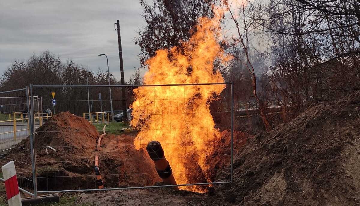 Mężczyzna doznał poparzeń. Wyciek gazu i pożar w Świętokrzyskiem