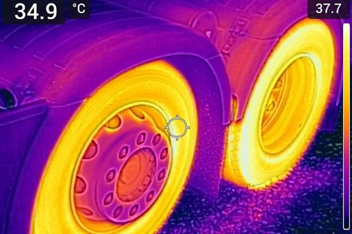 Kamera termowizyjna wykryje każdą wadę opon. Tak tropią śmiertelne zagrożenia na drogach