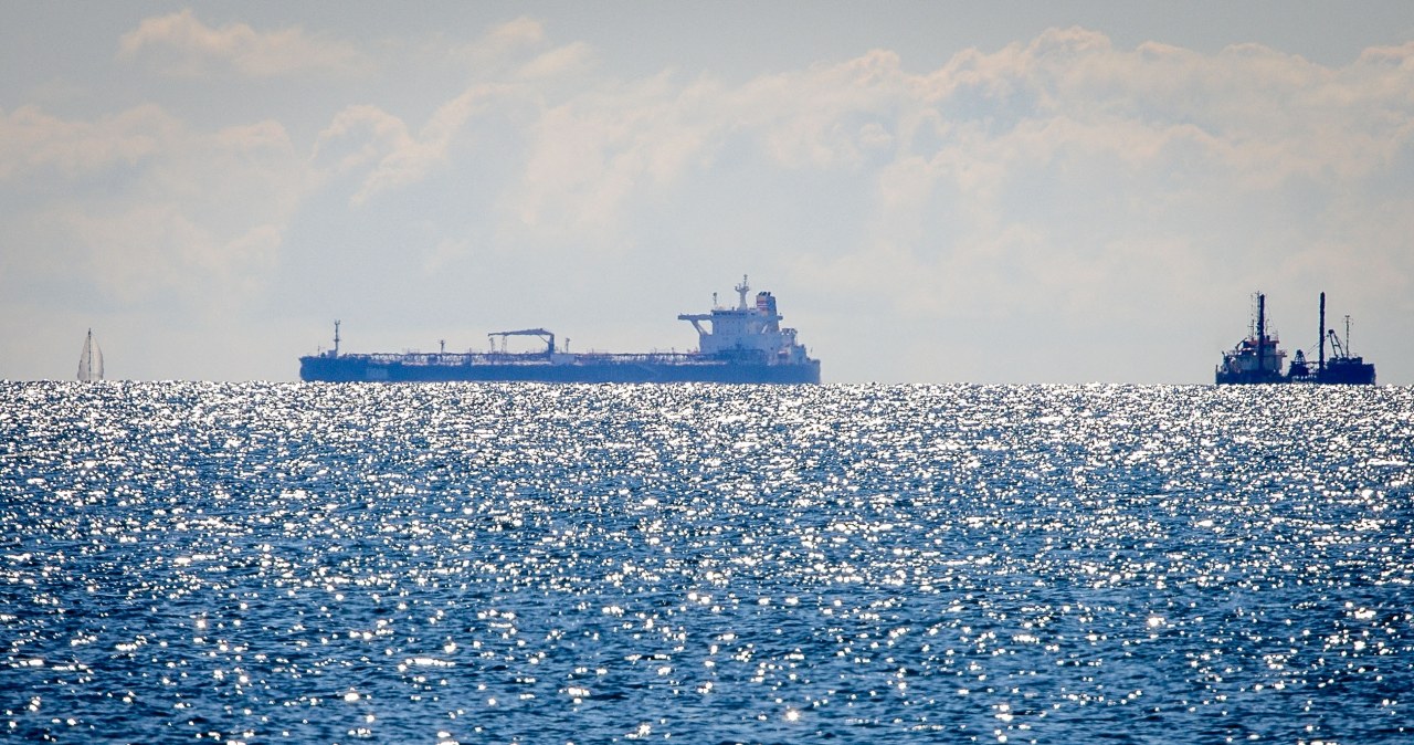 Operacja Rosji na Bałtyku. Okręty wypływają z umundurowaną załogą