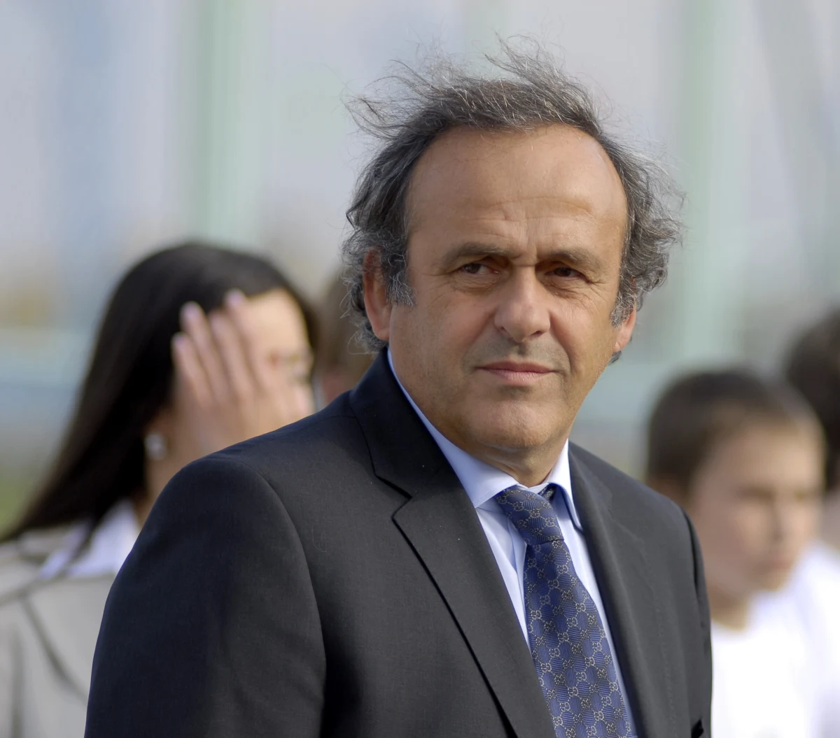 ​Były francuski piłkarz i prezydent UEFA Michel Platini zaprezentował we wtorek wieczorem serial dokumentalny, który opowie jego historię na kanale Canal+ w 2026 roku. Przedstawi życie słynnego sportowca od czasów spędzonych w Nancy po nieudane ambicje związane z FIFA.