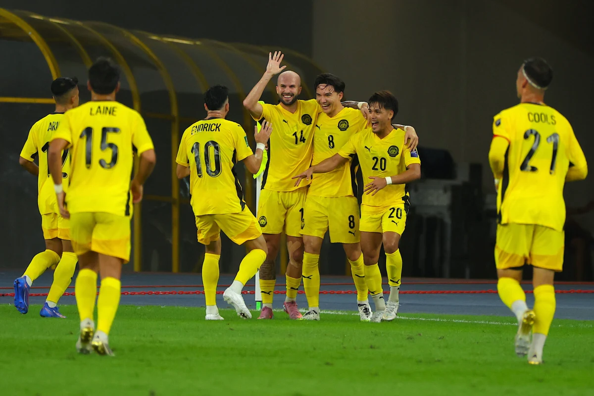 FIFA mocno uderzyła w związku ze skandalem dotyczącym fałszowania dokumentów piłkarzy. Międzynarodowa Federacja Piłkarska ukarała Malezję trzema walkowerami i wysoką grzywną po stwierdzeniu, że w reprezentacji tego kraju wystawiano zawodników nieuprawnionych do gry.