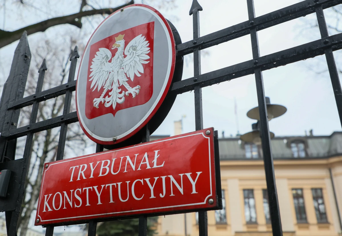 Czy Trybunał Konstytucyjny jest niezawisłym sądem i czy naruszył prawo UE, wydając wyroki podważające jego prymat - oceni to Trybunał Sprawiedliwości UE w czwartek. Wcześniej rzecznik generalny TSUE uznał działania TK za "bezprecedensową rebelię", natomiast sposób obsadzenia go za obarczony nieprawidłowościami.