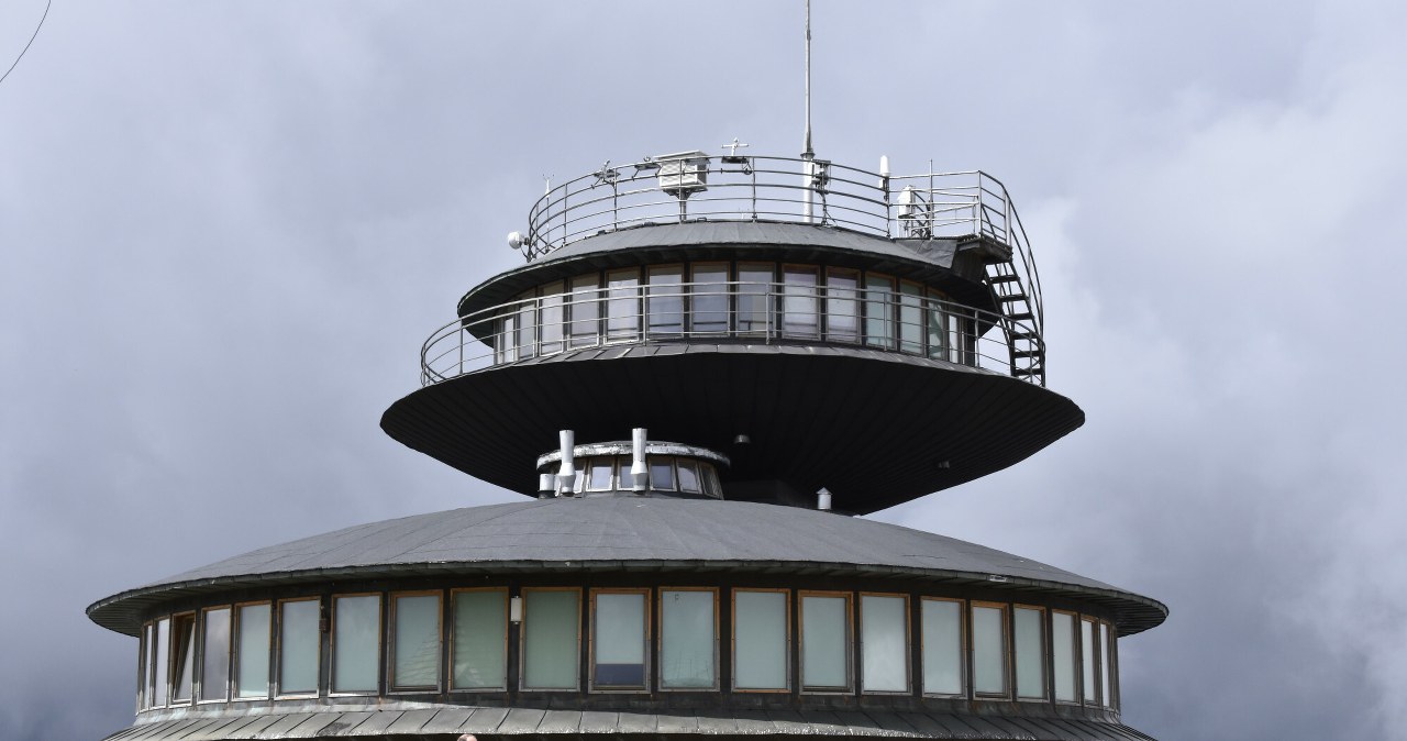 Kultowe talerze na Śnieżce w ruinie. Ma być wielki remont