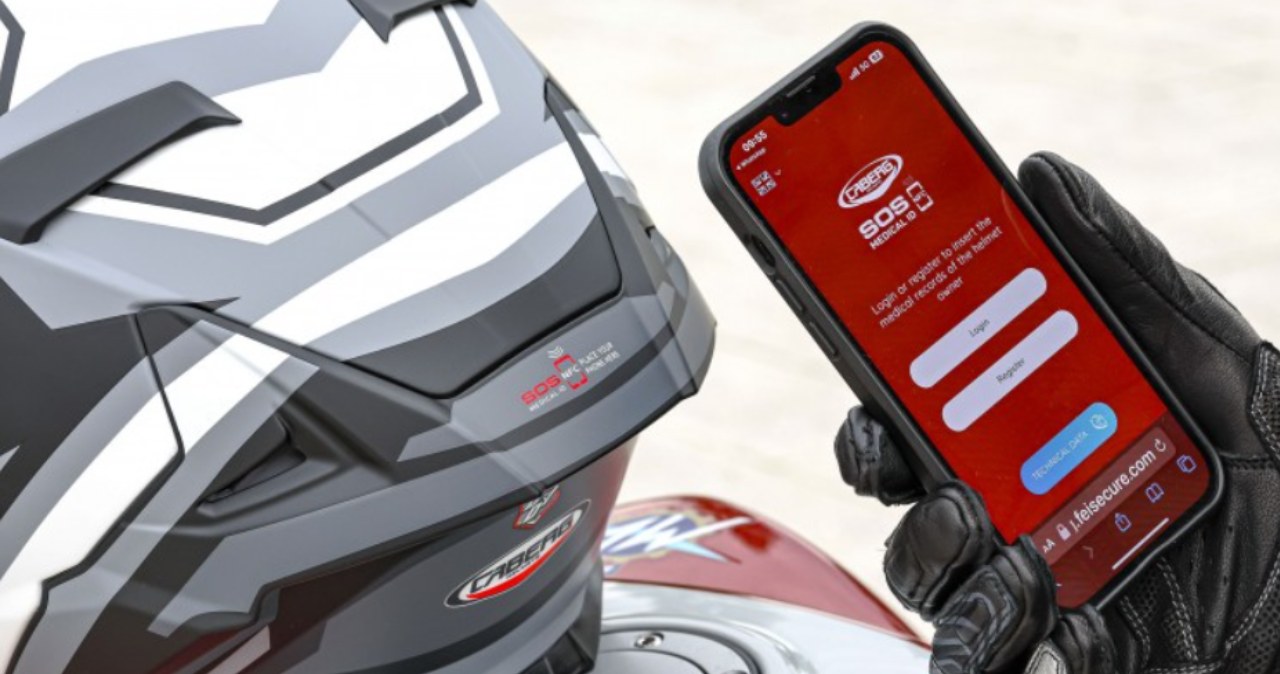 Chipy NFC w kaskach motocyklowych. Znany producent idzie o krok dalej