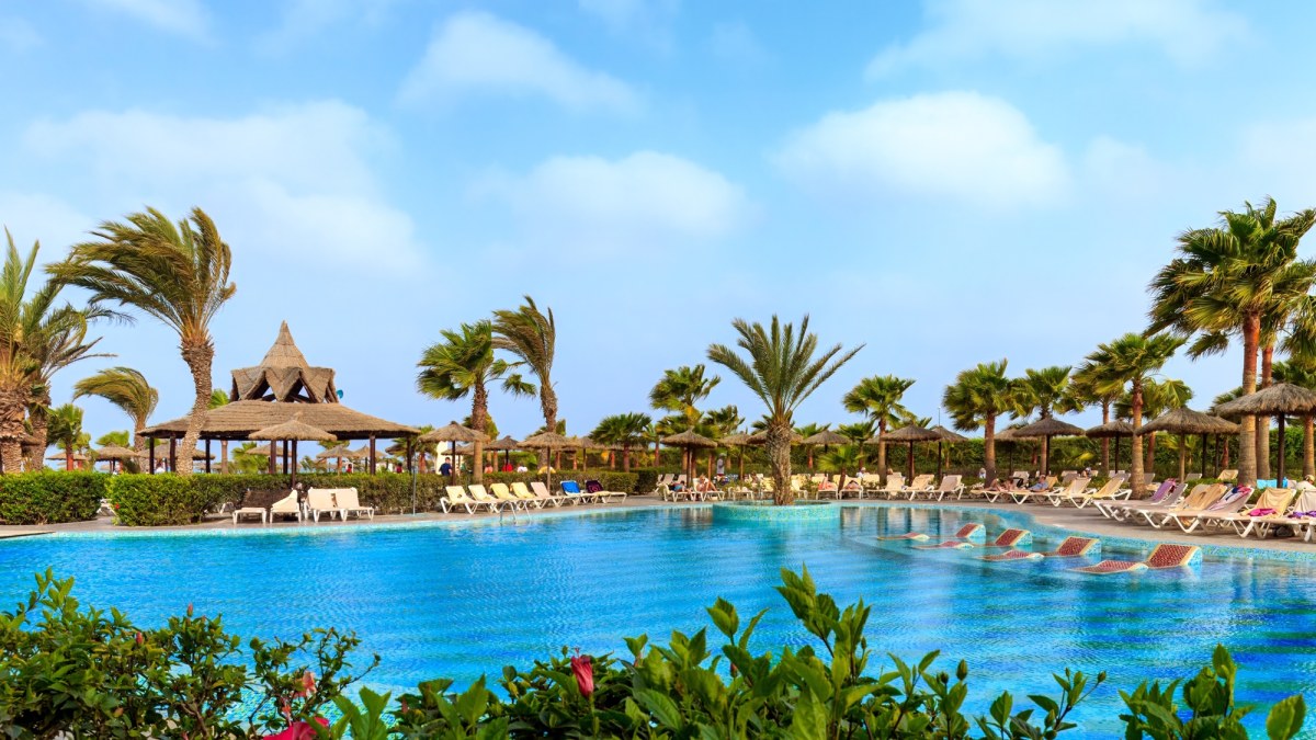 Europejczycy wracają z urlopu z groźną bakterią. To popularny kierunek wśród Polaków