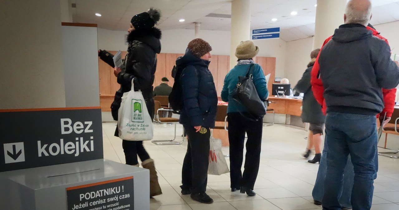 Przeszli na emeryturę i wpadli w drugi próg. MF wskazuje, jak tego uniknąć