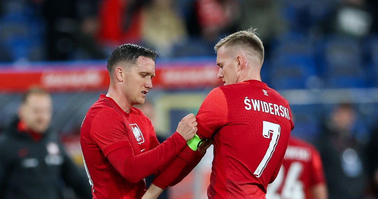 Osiem minut i dramat polskiego piłkarza. Zniesiony na noszach. "Zawroty głowy"
