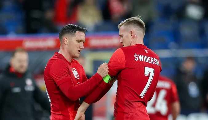 Osiem minut i dramat polskiego piłkarza. Zniesiony na noszach. "Zawroty głowy"