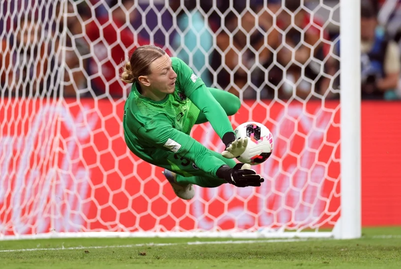 Sceny w finale, Rosjanin obronił 4 karne. Zwycięzcy Ligi Mistrzów z trofeum