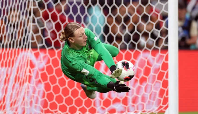 Sceny w finale, Rosjanin obronił 4 karne. Zwycięzcy Ligi Mistrzów z trofeum