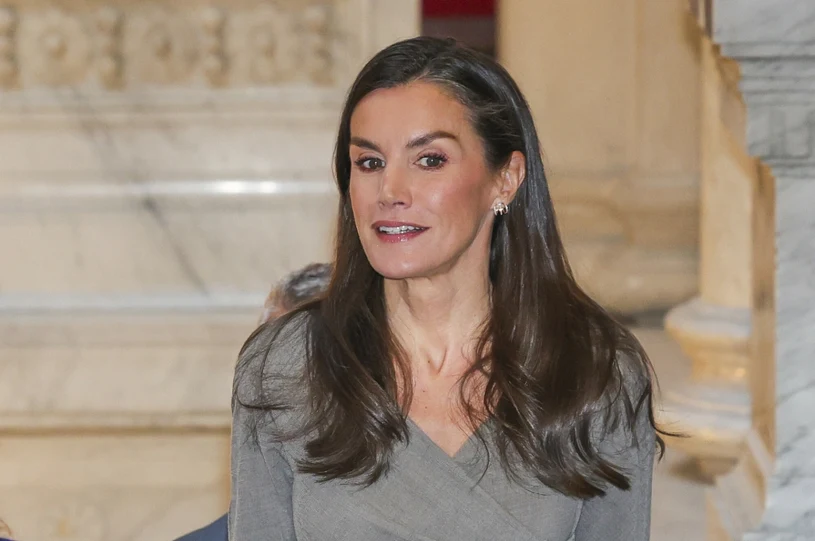 Miała już ją dawniej na sobie. Zachwyciła łącząc ją z zimowymi butami