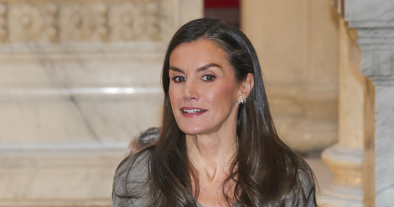 Miała już ją dawniej na sobie. Zachwyciła łącząc ją z zimowymi butami