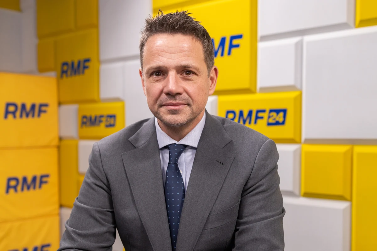 Grzegorz Braun przy rządach, blisko podejmowania decyzji, w tak trudnej sytuacji dotyczącej bezpieczeństwa, to byłoby po prostu samobójstwo - mówił w Porannej rozmowie w RMF FM Rafał Trzaskowski, wiceprzewodniczący KO. Prezydent Warszawy oznajmił, że nie zamierza rezygnować ze stanowiska i zapewnił, że nie będzie podwyżek cen biletów w stolicy.