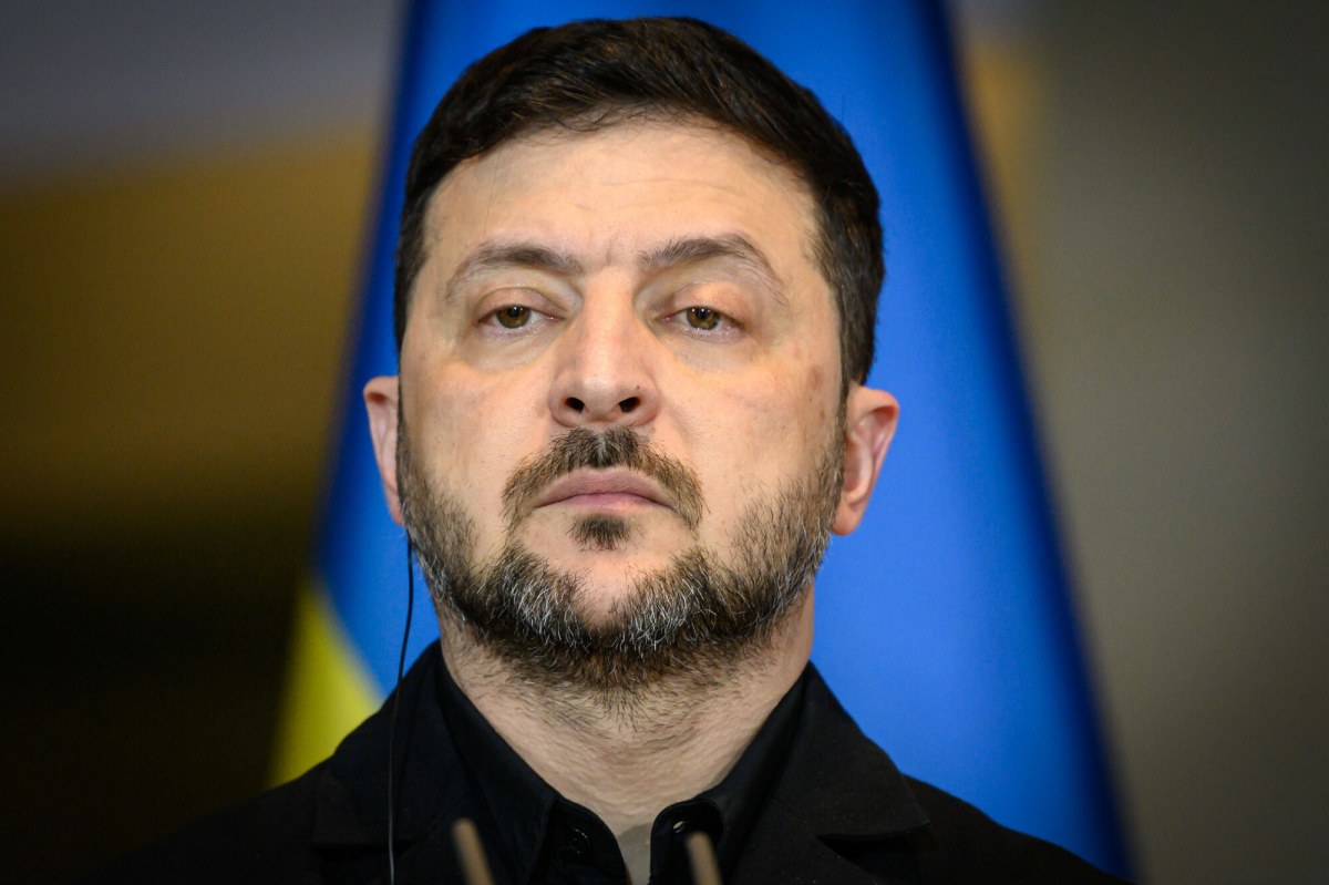 Zamieszanie przed wizytą Zełenskiego w Polsce. Polityczny ping-pong między kancelariami