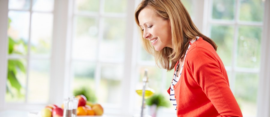 Czterdzieste urodziny dla wielu osób są symboliczne i bardzo często oznaczają jakieś zmiany, albo przynajmniej postanowienia zmiany życia na zdrowsze. Kiedy nie tylko pesel, ale i organizm przypomina o tym, że czas mija – warto dopisać do listy najważniejszych dla zdrowia produktów te, które pomogą zachować wewnętrzną i zewnętrzną młodość.