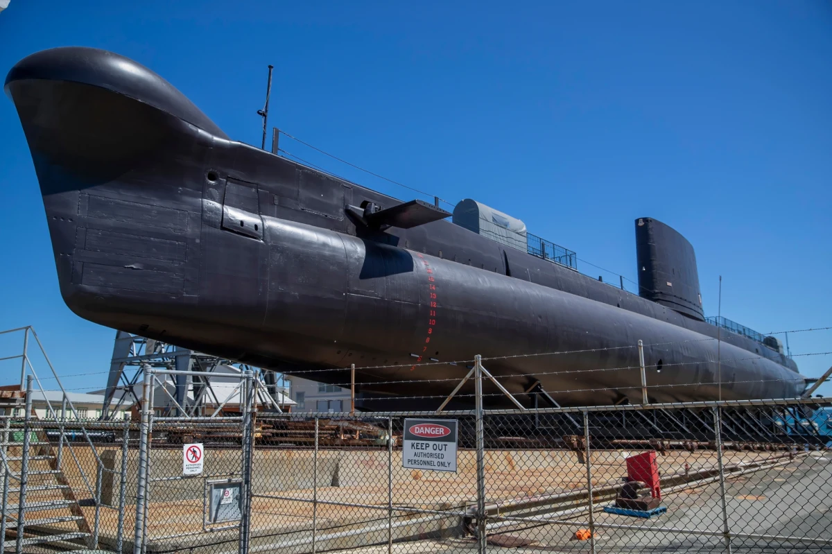 Polska Marynarka Wojenna już wkrótce wzbogaci się o nową jednostkę. W ramach podpisanego właśnie memorandum Szwecja przekaże Polsce swój najstarszy okręt podwodny – HMS Soedermanland. To początek szeroko zakrojonej współpracy obu państw na Bałtyku, która ma nie tylko wzmocnić potencjał obronny Polski, ale także zacieśnić relacje w ramach NATO.