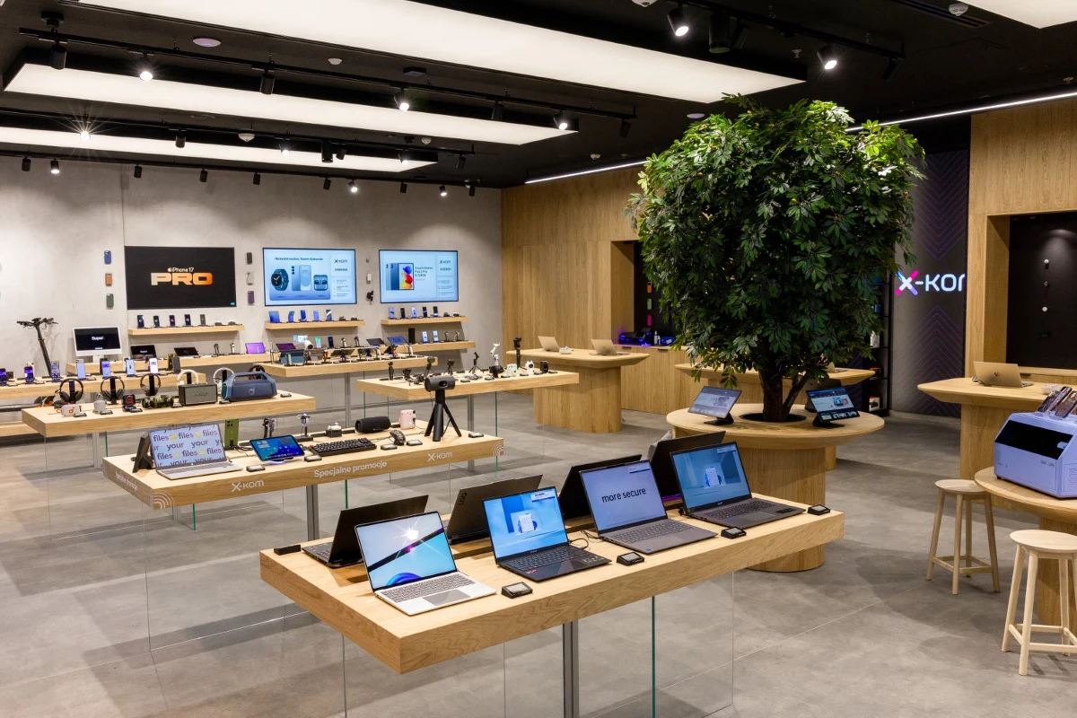 Nowy salon x-komu w katowickiej galerii Silesia City Center wyznacza kierunek rozwoju całej marki. 13 grudnia fani technologii, elektroniki, gamingu i robotyki tłumnie pojawili się na otwarciu doświadczonego salonu tej polskiej marki.