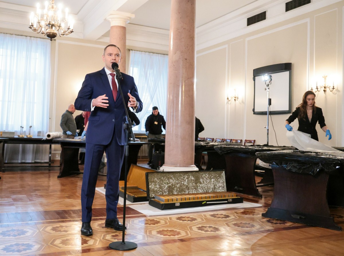 Okrągły Stół znika z Pałacu Prezydenckiego. Nawrocki: Nie można go idealizować