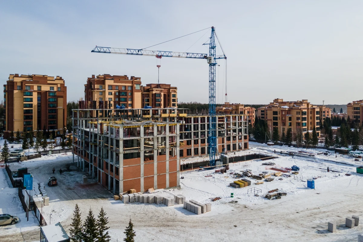 Dom Development S.A., największy i jeden z najdłużej działających deweloperów na polskim rynku, został zaatakowany przez hakerów. Jak poinformowano w oficjalnym komunikacie, 4 grudnia doszło do "zaawansowanego cyberataku wymierzonego w infrastrukturę IT (...). Doszło również do nieuprawnionego pobrania danych z
systemów". Spółka podała, że atak mógł dotyczyć również danych osobowych wielu osób związanych z firmą.