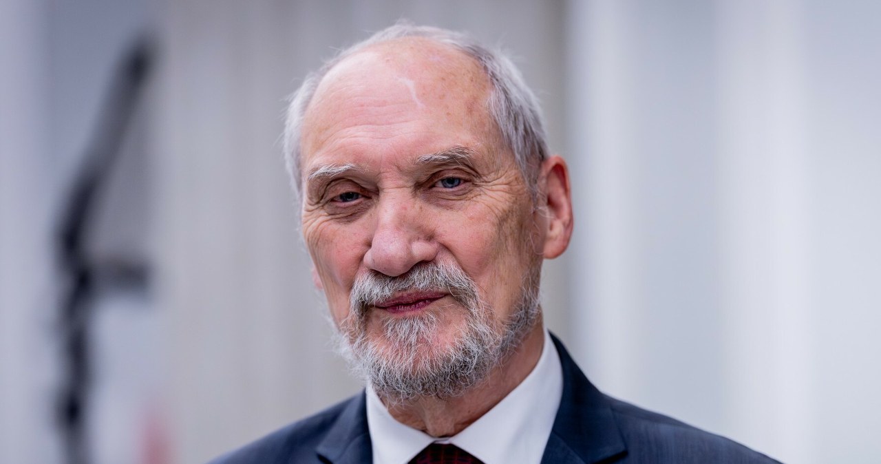 Macierewicz odpowie za wykroczenia drogowe? Komisja podjęła decyzję